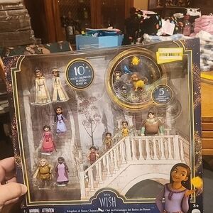 Disney Wish Kingdom of Rosas Character Set